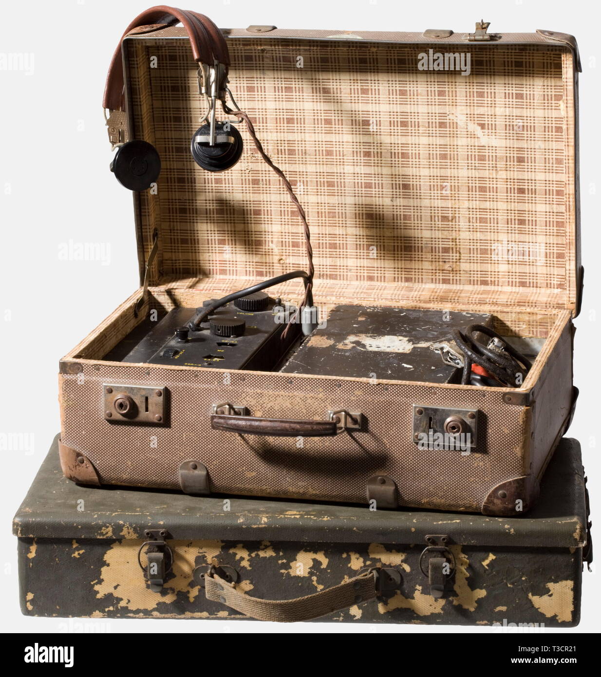 Una radio per l'Ufficio americano dei servizi strategici (OSS), dalla  seconda guerra mondiale la radio, modello SSTR-1-D, costituito di  componenti SSR-I-G, SST-I-E e SSP-I-D, nonché un voltmetro. Tutto  conservate con i patch