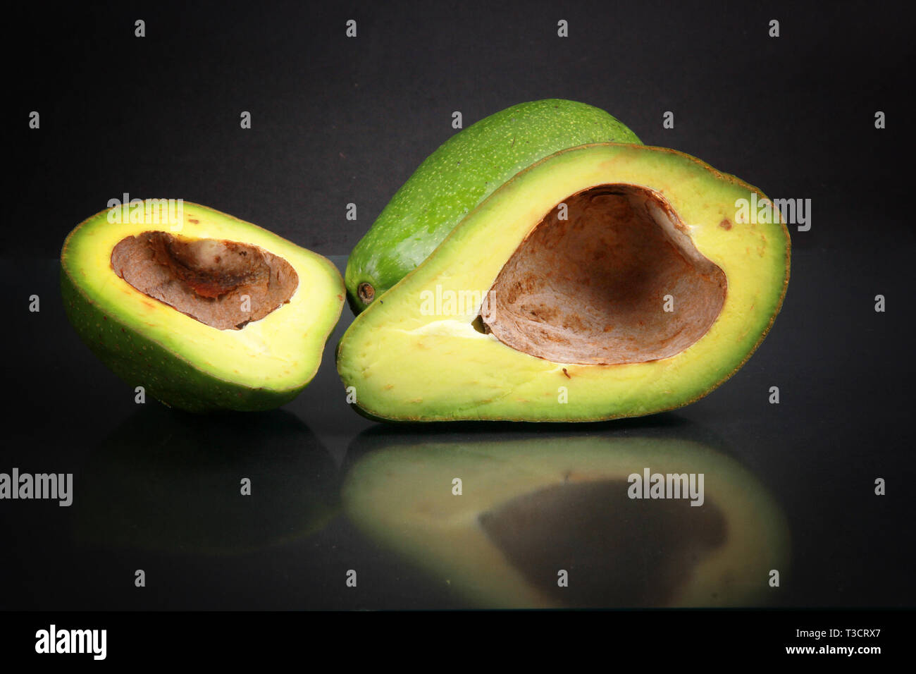 Verde e fresca gli avocadi sono adatti per bevande di succo Foto Stock