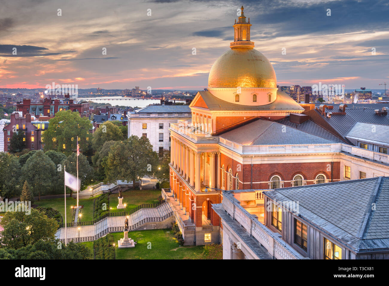 Boston, Massachusetts, USA cityscape con la casa di stato al tramonto. Foto Stock
