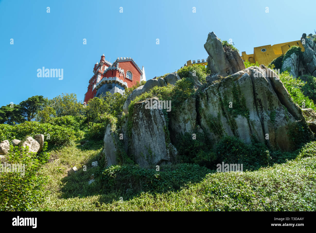 SINTRA, Portogallo - Agosto 22, 2017: Pena Palace Romanticist castello fu costruito nel 1854 sulla Riviera Portoghese Foto Stock