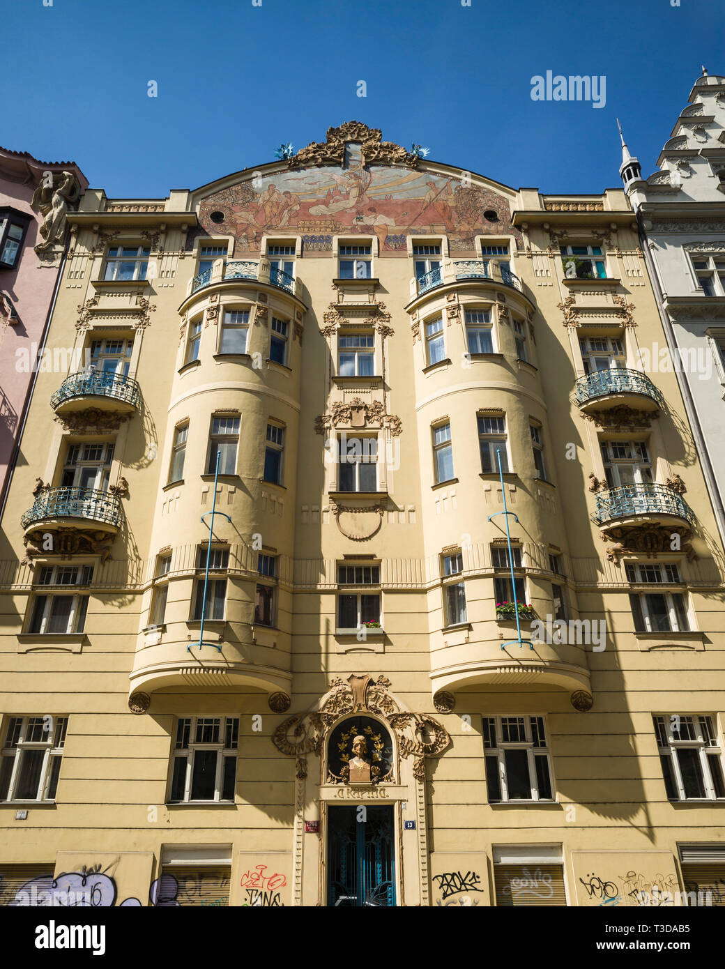 Praga. Repubblica ceca. Edificio in Art Nouveau esterno U Kapínů, Gorazdova 13, costruito 1906, architetto Jan Petrák. Foto Stock