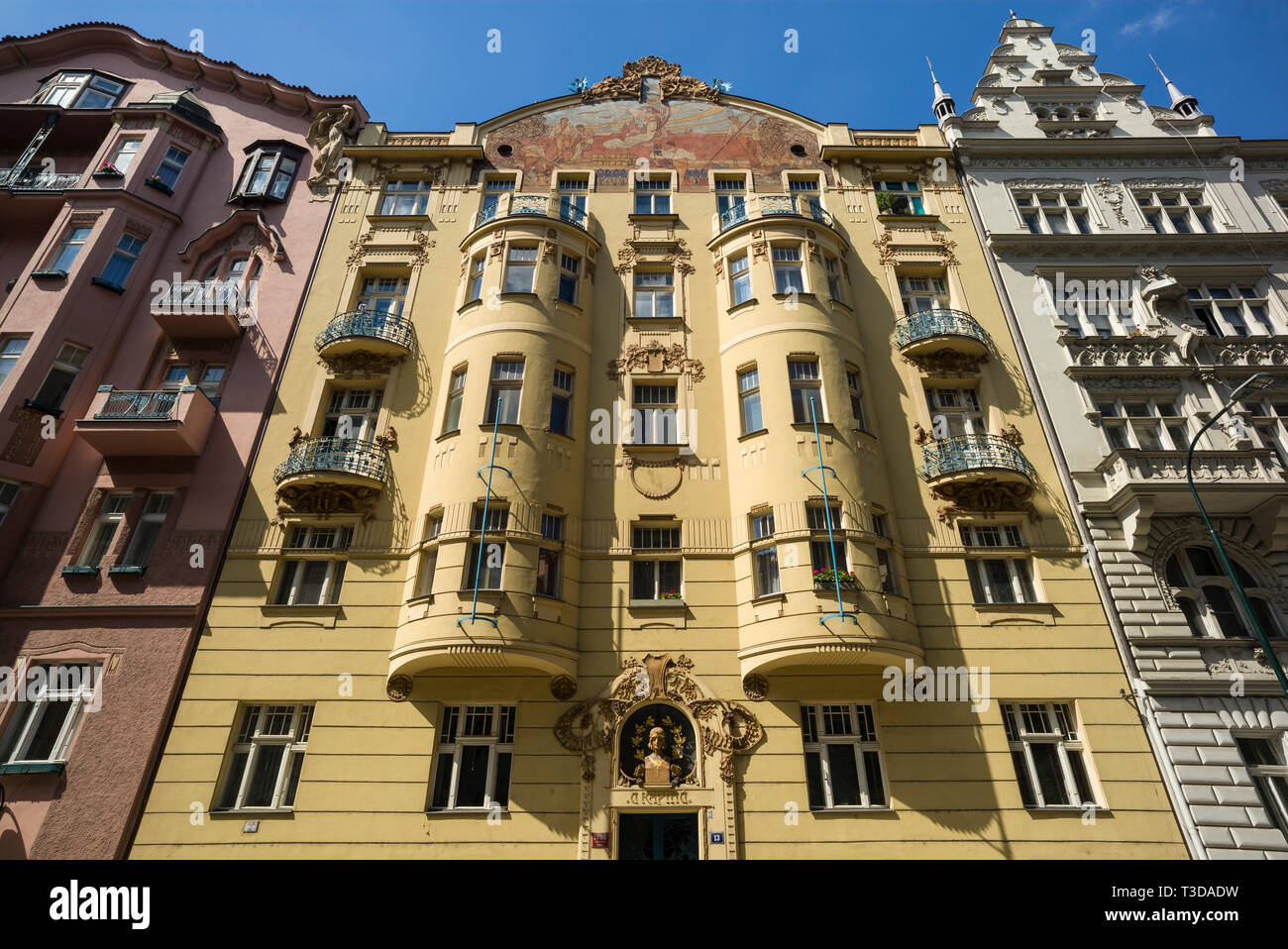Praga. Repubblica ceca. Edificio in Art Nouveau esterno U Kapínů, Gorazdova 13, costruito 1906, architetto Jan Petrák. Foto Stock