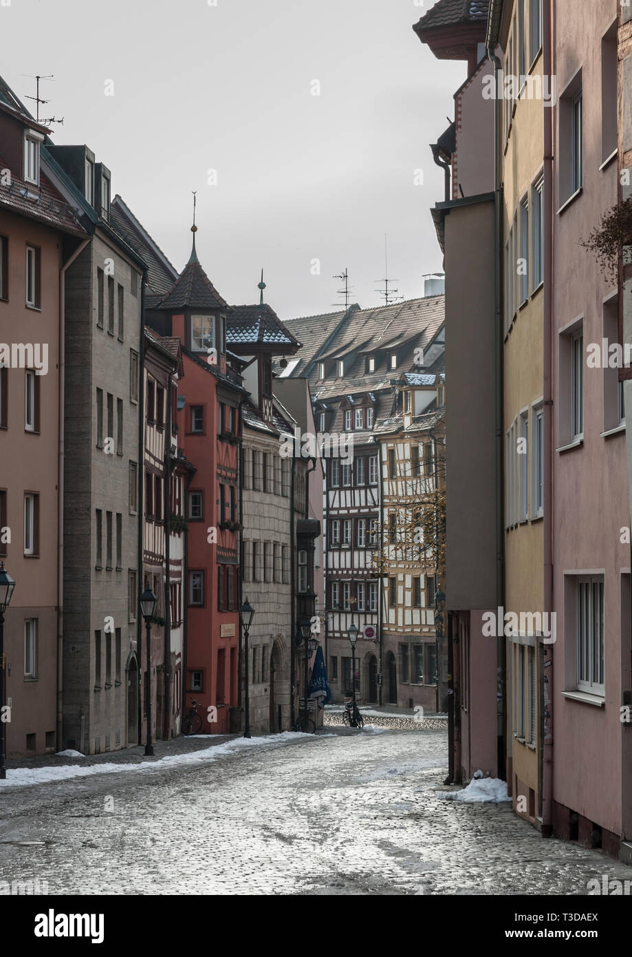 Semi-case con travi di legno in una delle pittoresche stradine del centro storico di Norimberga, la Baviera - Germania Foto Stock