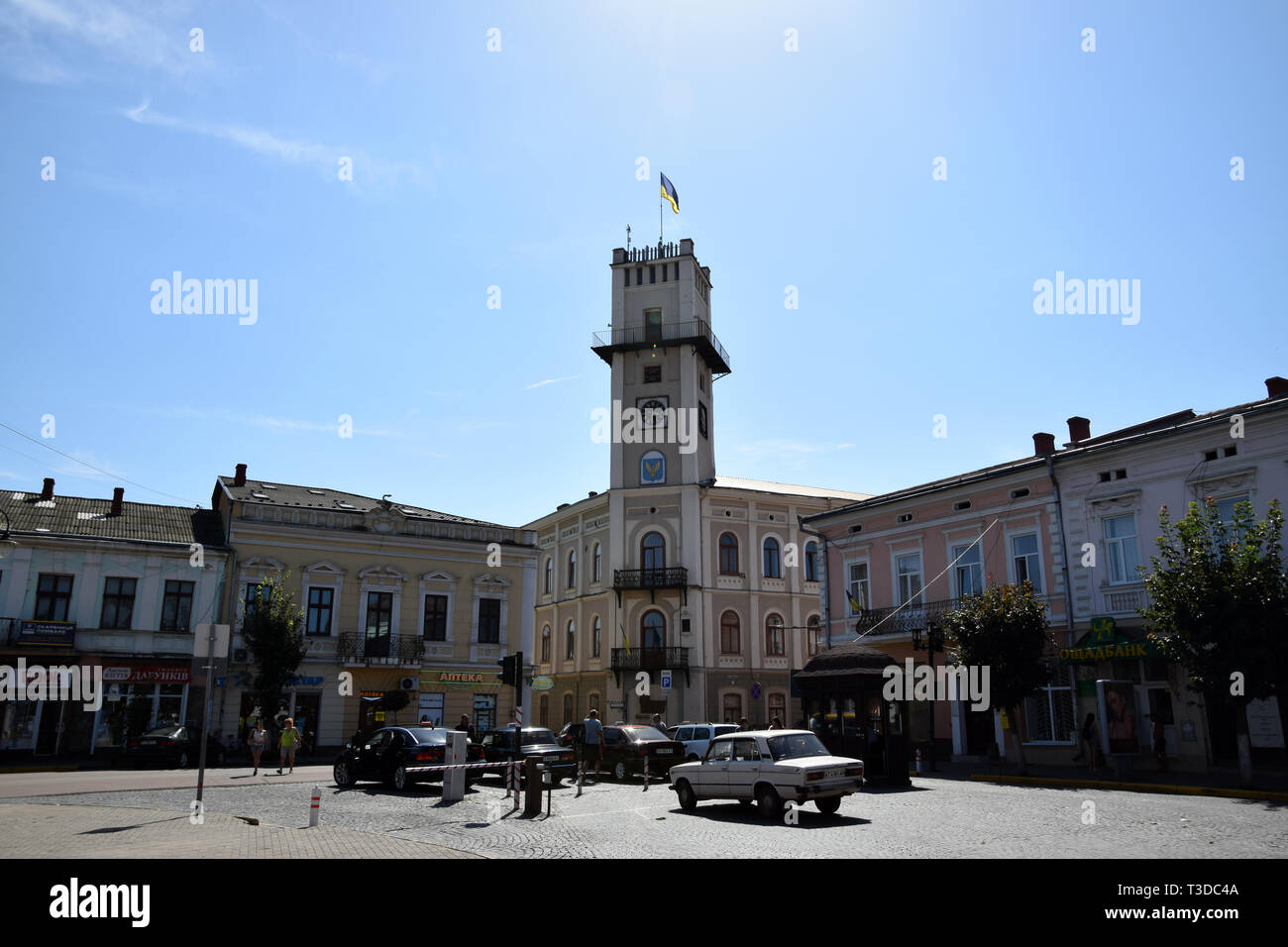 Kolomyia, Ucraina - Agosto 2018: Kolomyia City Council. Piazza del mercato in centro città. Foto Stock