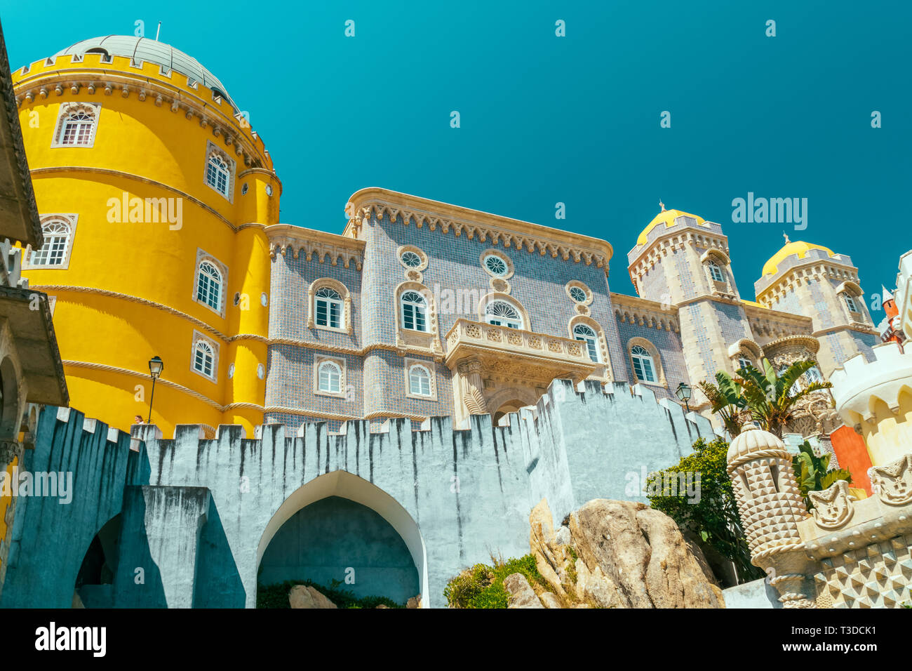 SINTRA, Portogallo - Agosto 22, 2017: Pena Palace Romanticist castello fu costruito nel 1854 sulla Riviera Portoghese Foto Stock