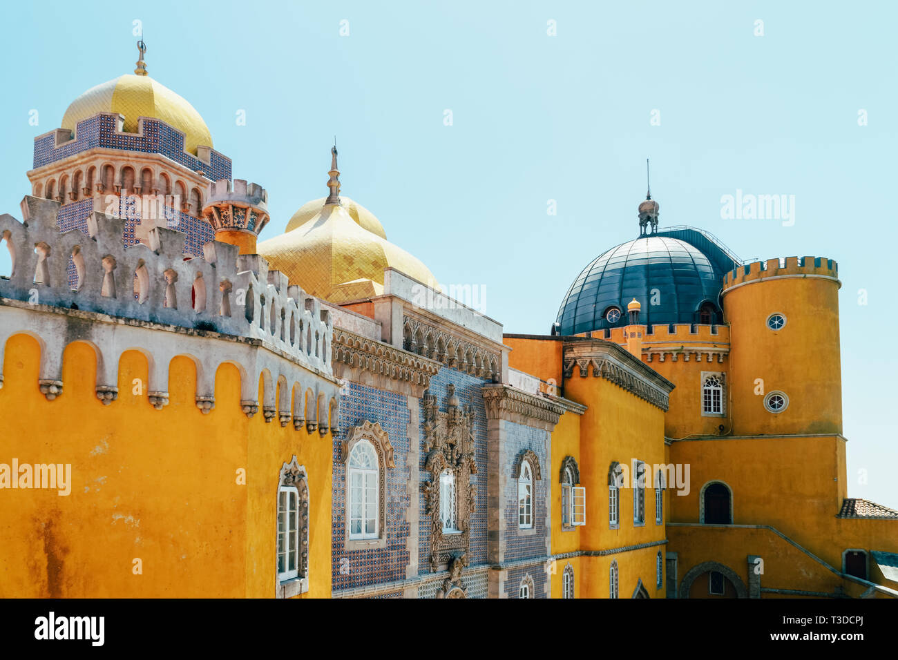 SINTRA, Portogallo - Agosto 22, 2017: Pena Palace Romanticist castello fu costruito nel 1854 sulla Riviera Portoghese Foto Stock