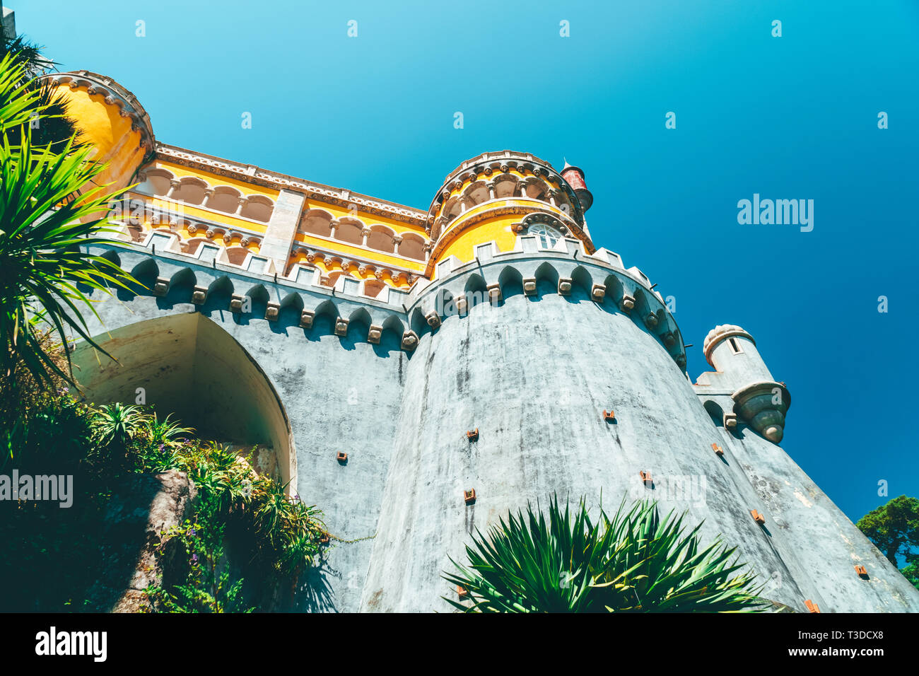 SINTRA, Portogallo - Agosto 22, 2017: Pena Palace Romanticist castello fu costruito nel 1854 sulla Riviera Portoghese Foto Stock