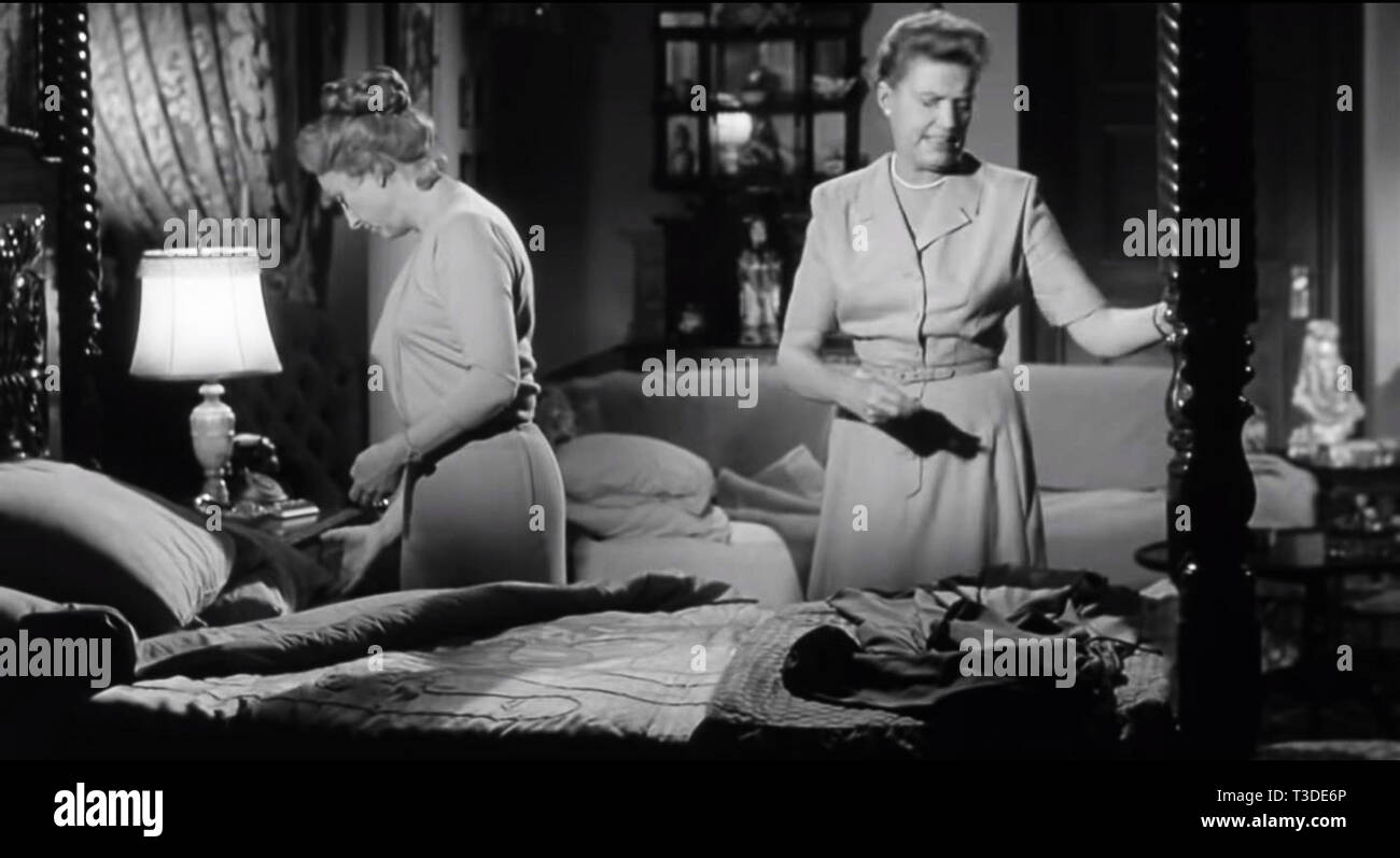 Il pipistrello è un mistero americano film dal 1959 starring Vincent Price e Agnes Moorehead. È il quarto film di adattamento del racconto, che era iniziato come un 1908 romanzo la scalinata circolare di Mary Roberts Rinehart, che poi ha adattato (con Avery Hopwood) nel 1920 giocare la mazza.[1][2][3] La prima versione cinematografica del gioco era il 1926 American film muto il bat. La versione del film è stato adattato da drammaturgo Crane Wilbur, che ha anche diretto.[4] Il pipistrello è stato distribuito nel 1959 su un double bill con il British Hammer film La Mummia.[1] ormai di dominio pubblico, Foto Stock