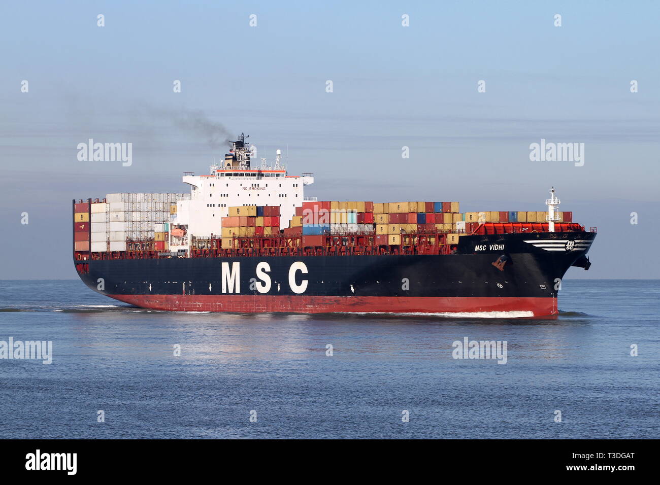Il contenitore nave MSC Vidhi raggiunge il porto di Rotterdam il 7 febbraio 2018. Foto Stock