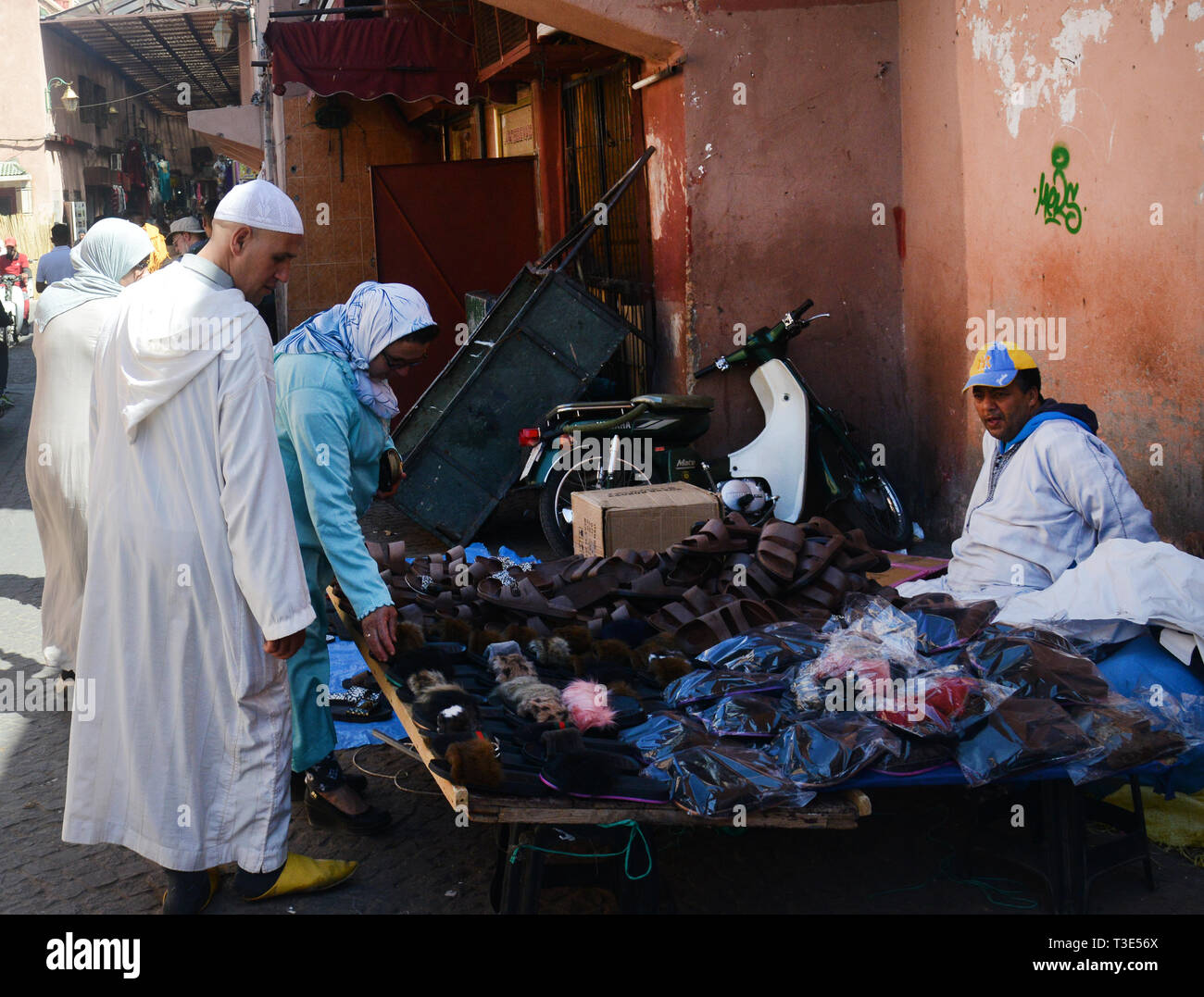 Mercati vivaci nella medina di Marrakesh. Foto Stock