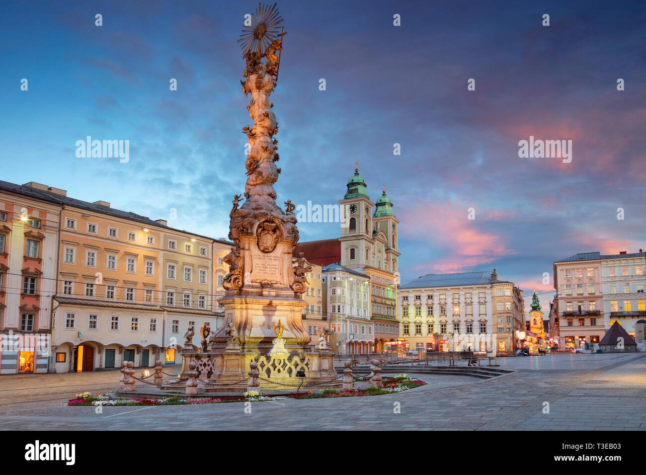 Linz, Austria. Cityscape immagine della piazza principale di Linz, Austria durante il tramonto. Foto Stock
