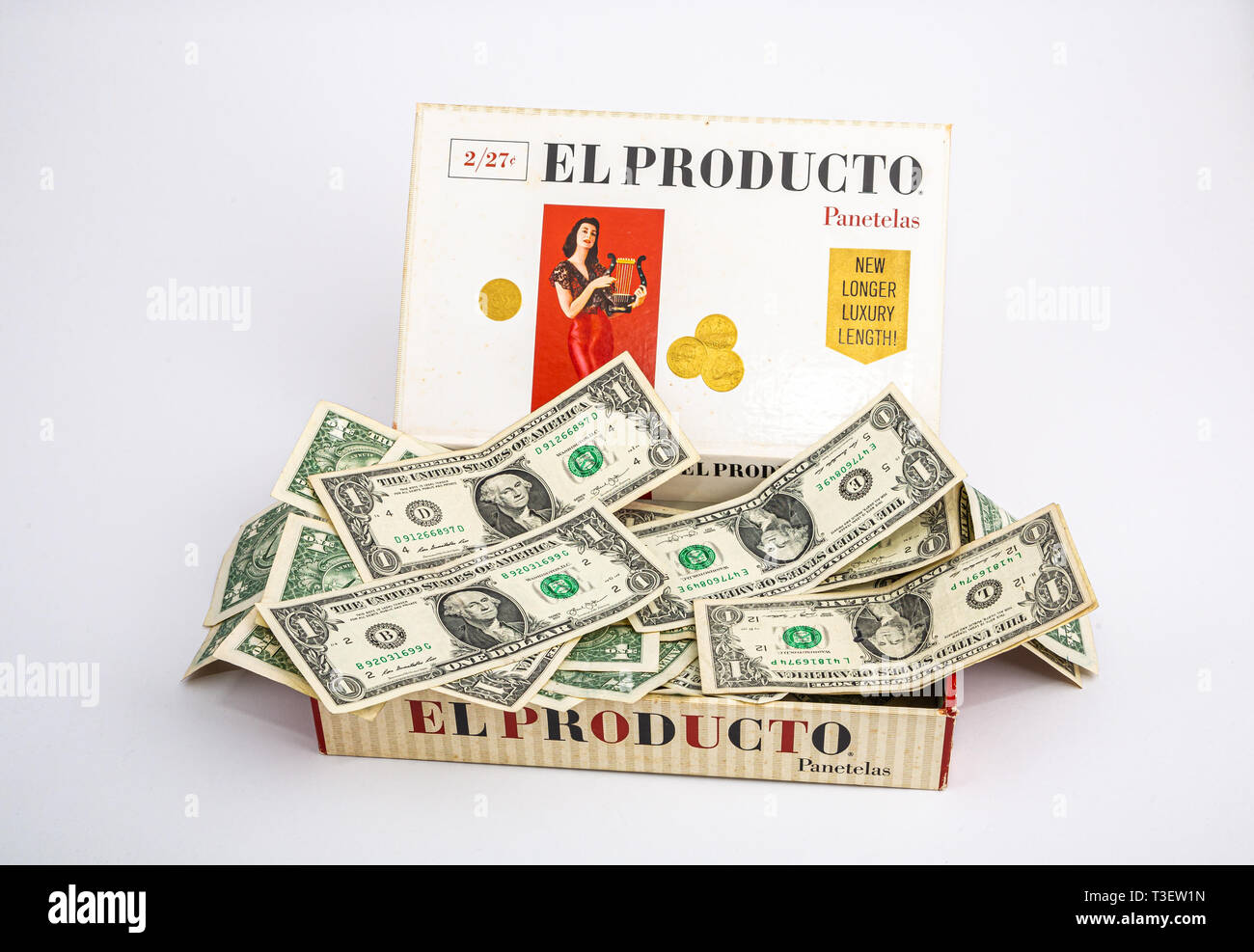 Astuccio per sigari piena di denaro Foto Stock