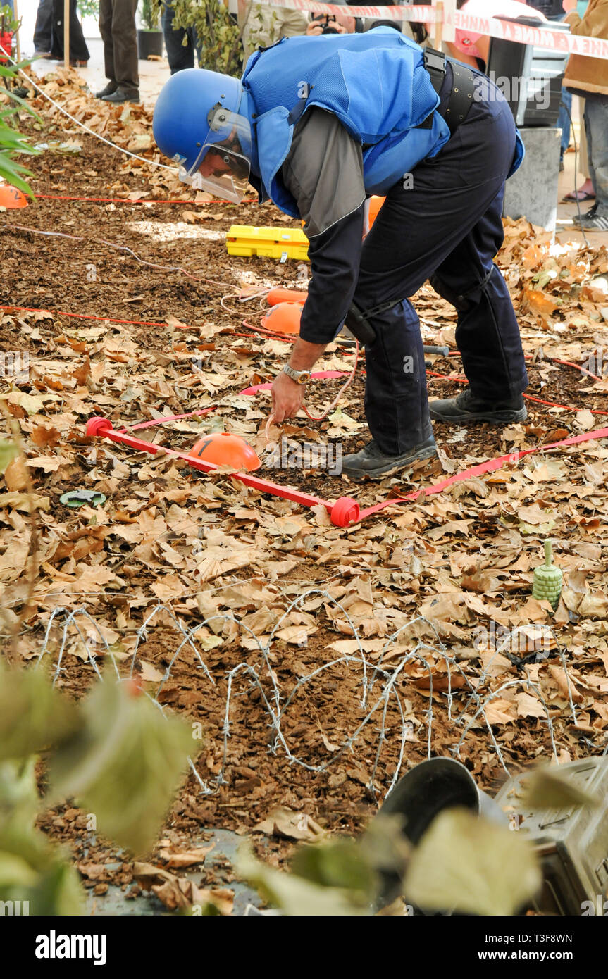 Lo sminamento dimostrativi, Handicap International anti-mine terrestri giorno, Lione, Francia Foto Stock