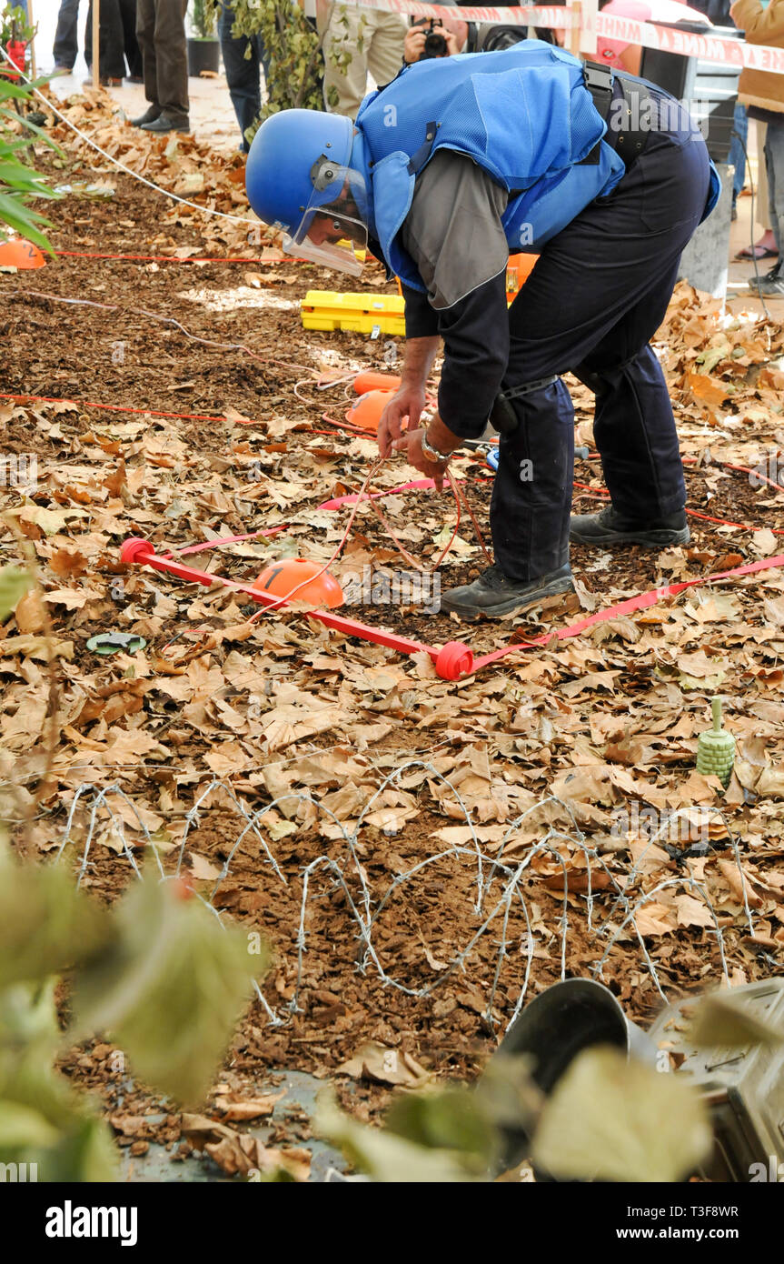 Lo sminamento dimostrativi, Handicap International anti-mine terrestri giorno, Lione, Francia Foto Stock