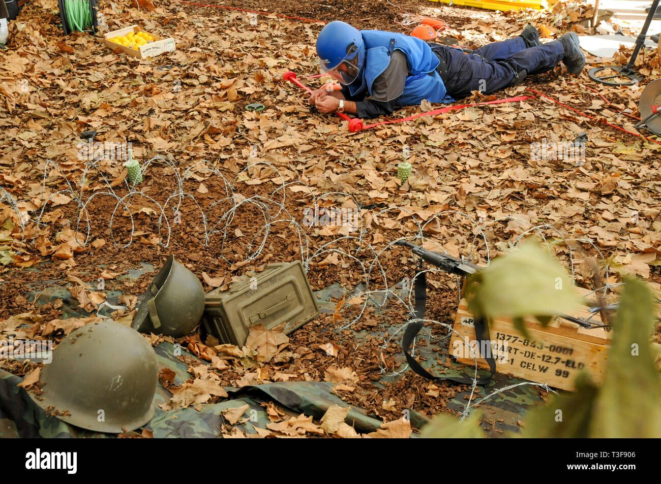 Lo sminamento dimostrativi, Handicap International anti-mine terrestri giorno, Lione, Francia Foto Stock