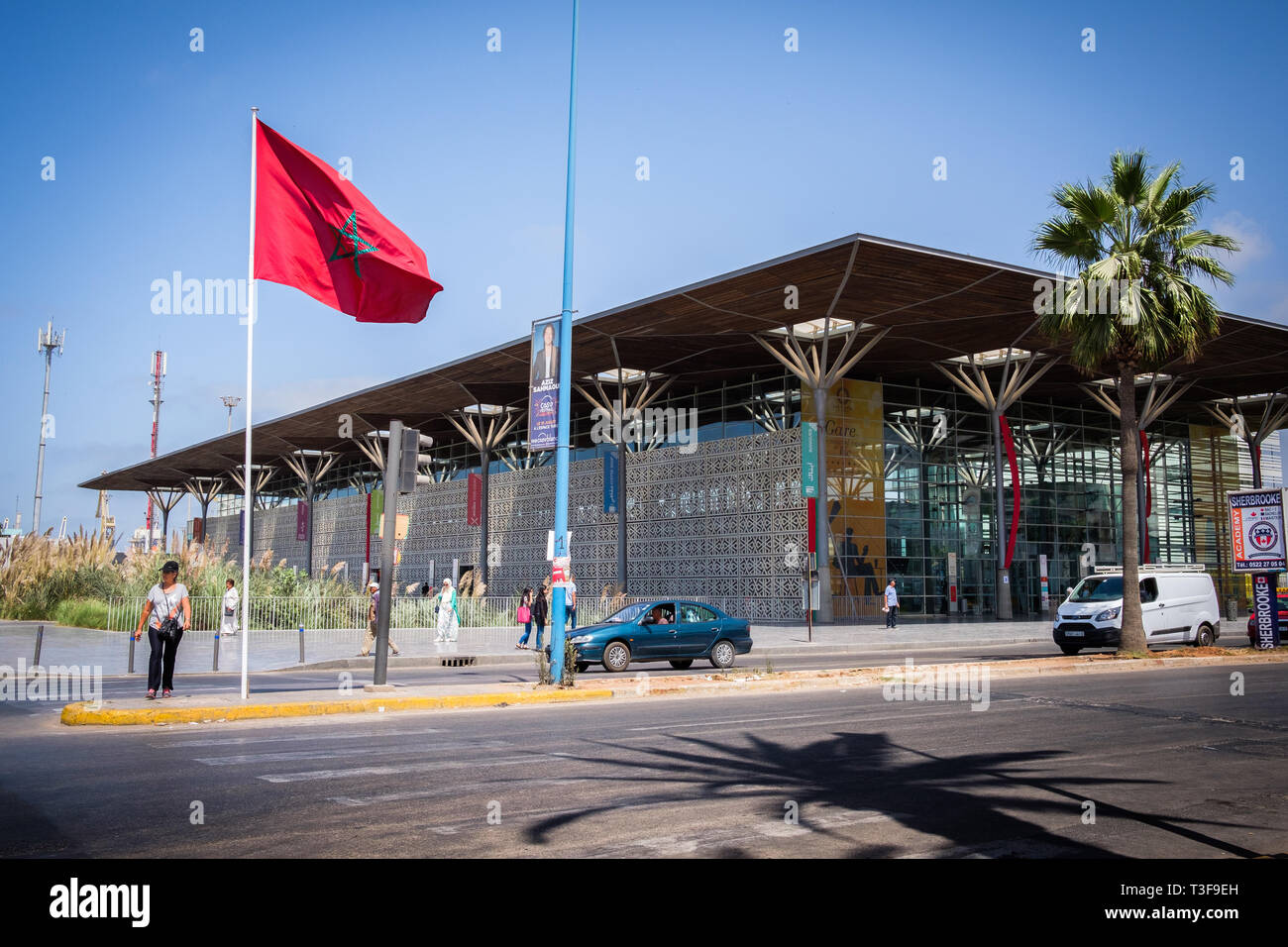 Marocco: Casablanca: passeggeri nel nuovo Casa-Port stazione ferroviaria inaugurato nel 2014 dal re Mohammed VI, costruita da AREP (francese: Amenagement, Rec Foto Stock