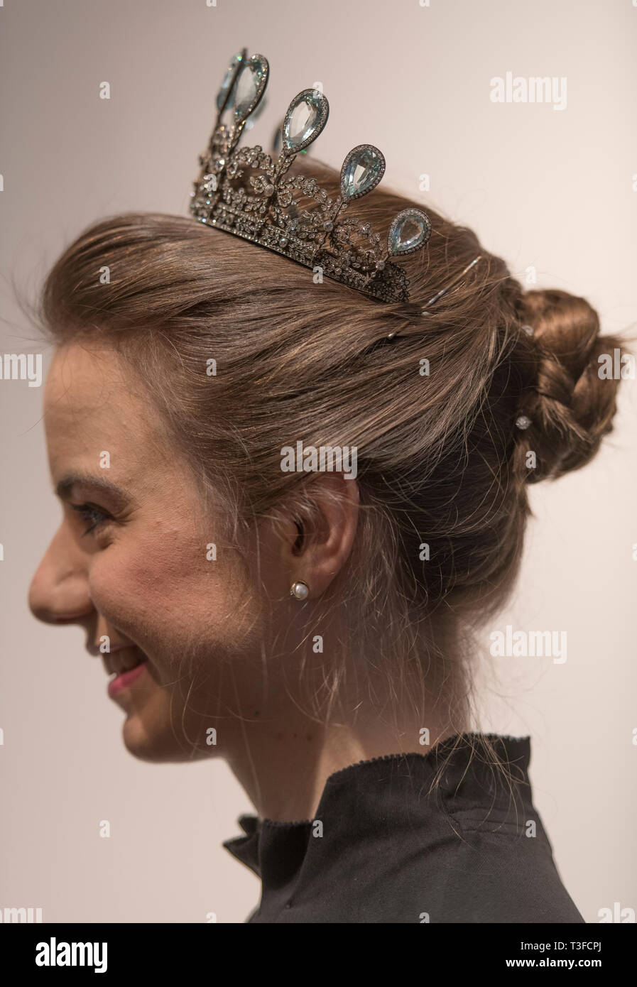 Londra, Regno Unito. Il 9 aprile 2019. Eccezionale gemme e gioielli storici sul display di Christie's anteprima prima di andare all'asta a Ginevra il 15 maggio 2019. Immagine: Rari acquamarina e diamanti Tiara, Fabergé, 1904. Preventivo: CHF/USD 230,000-340,000. Credito: Malcolm Park/Alamy Live News. Foto Stock