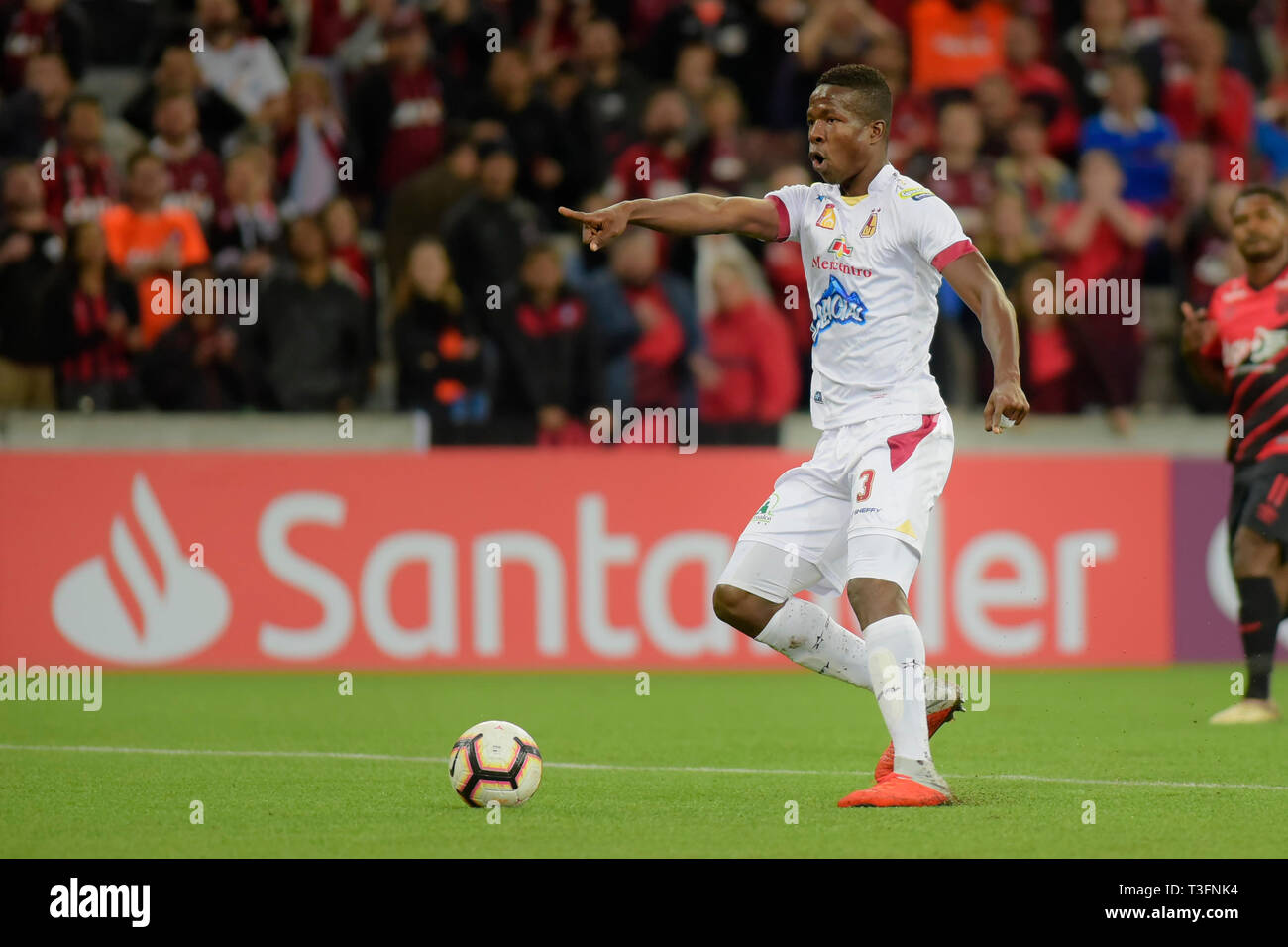 Curitiba, Brasile. 09Apr, 2019. Julian Quiñones Data durante l'Atletico Paranaense x Deportes Tolima. Partita valevole per il quarto stadio della fase di gruppo di Conmebol Libertadores 2019. Arena da Baixada. Curitiba, PR. Credito: Reinaldo Reginato/FotoArena/Alamy Live News Foto Stock