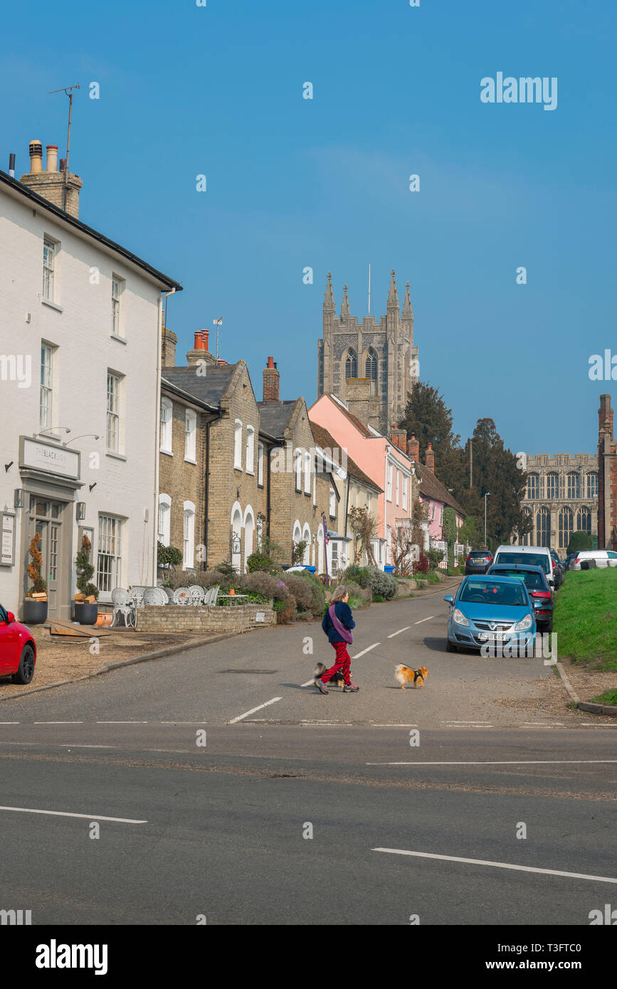 Long Melford Suffolk, veduta della Chiesa a piedi e la torre della chiesa della Santa Trinità nel Suffolk villaggio di Long Melford, Inghilterra, Regno Unito. Foto Stock