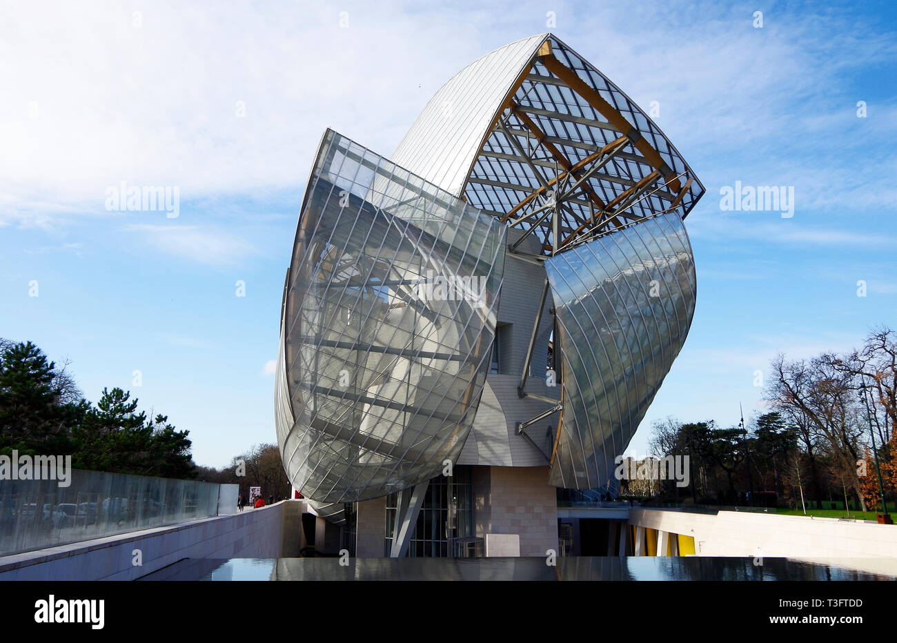 Gallery complesso per la Louis Vuitton Corporate Foundation, nel Bois de Boulogne, Parigi, progettato dal visionario architetto americano Frank Gehry Foto Stock