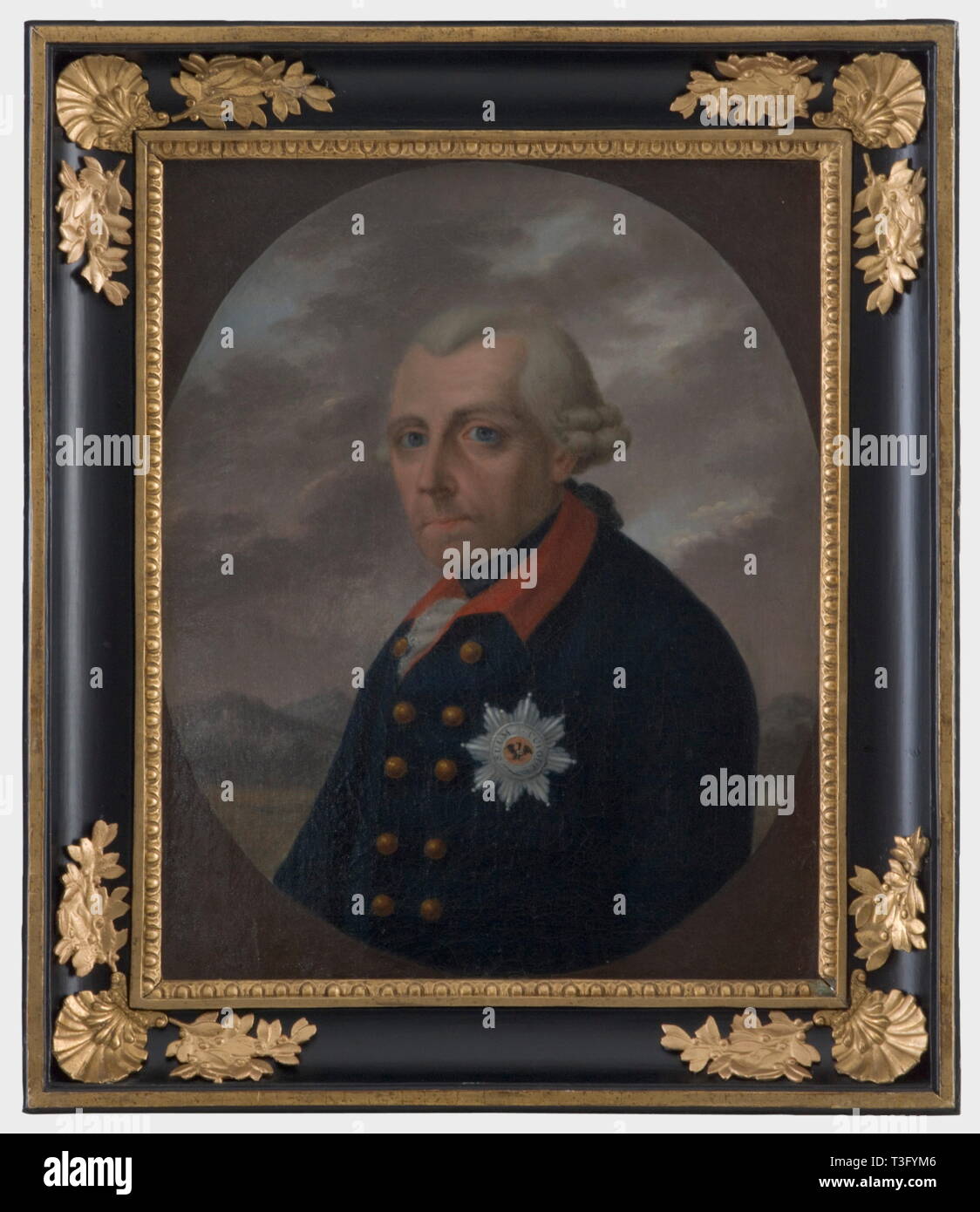 Federico il Grande (1712 - 1786), un ritratto dipinto, circa 1780 Metà ritratto nello stile dei ritratti da Anton Graff, 1781. Il re indossa una pianura uniforme blu con colletto rosso e la stella dell'ordine dell'aquila nera nella parte anteriore di un idealizzato paesaggio di montagna. Olio su tela. Dimensioni foto 39 x 48 cm. Non firmate. In una restaurata pesantemente sul vecchio telaio, 53 x 62 cm. persone, XVIII secolo, Prussiani, la Prussia, Tedesco, Germania, militaria, militare, oggetto, oggetti, alambicchi, clipping, clippings, tagliate, cut-out, cut-outs, Uomo, uomini, maschio, Additional-Rights-Clearance-Info-Not-Available Foto Stock