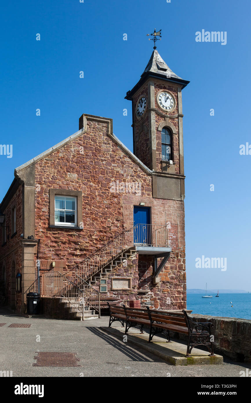 La storica torre dell orologio a Kingsand un punto di riferimento locale. Cornwall Inghilterra REGNO UNITO Foto Stock