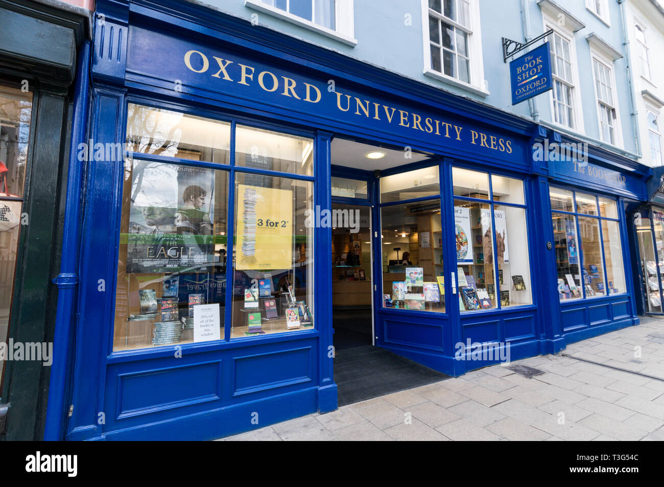 La Oxford University book shop in alto, Oxford, Inghilterra. Il negozio di scorte di una vasta gamma di tutti Oxford University Press ed è un inglese La Foto Stock