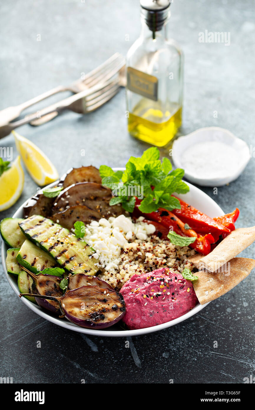Verdure grigliate e quinoa pranzo ciotola Foto Stock