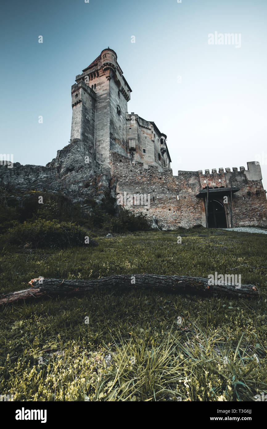 Foto di castello medievale in Austria burg lichtenstein durante la primavera Foto Stock