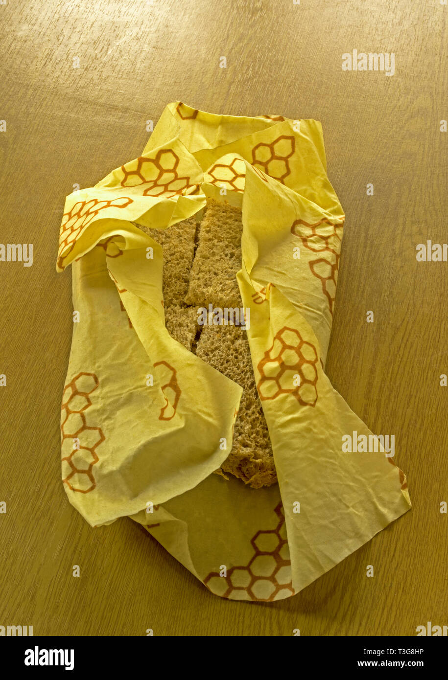 Un avvolgimento realizzato da api di cotone cerato, possono essere utilizzati molte volte e che è libera di plastica. Foto Stock