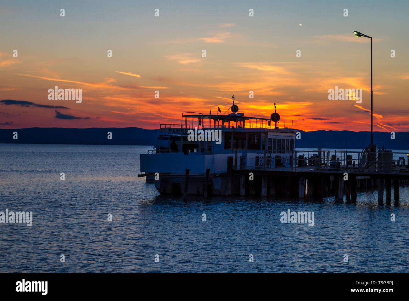 Boot (barca) - Sonnenuntergang (tramonto) - Podersdorf, Neusiedler See, Burgenland, Austria Foto Stock