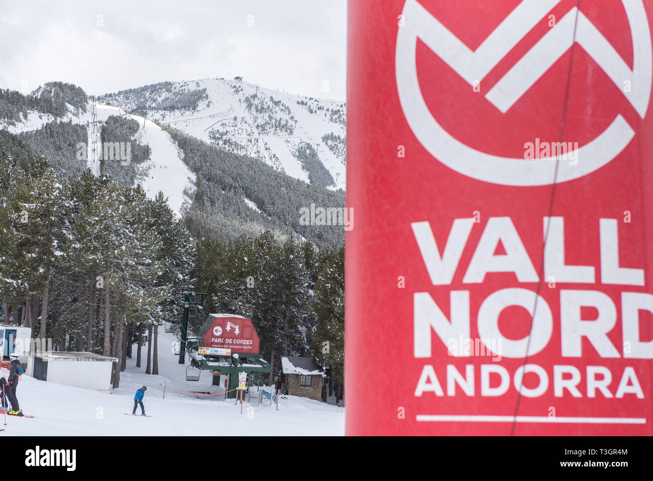 Pal, La Massana - Andorra. Aprile 09 2019 : Nuvoloso Giorno nella località sciistica di Vallnord in Pal, La Massana - Andorra. Foto Stock