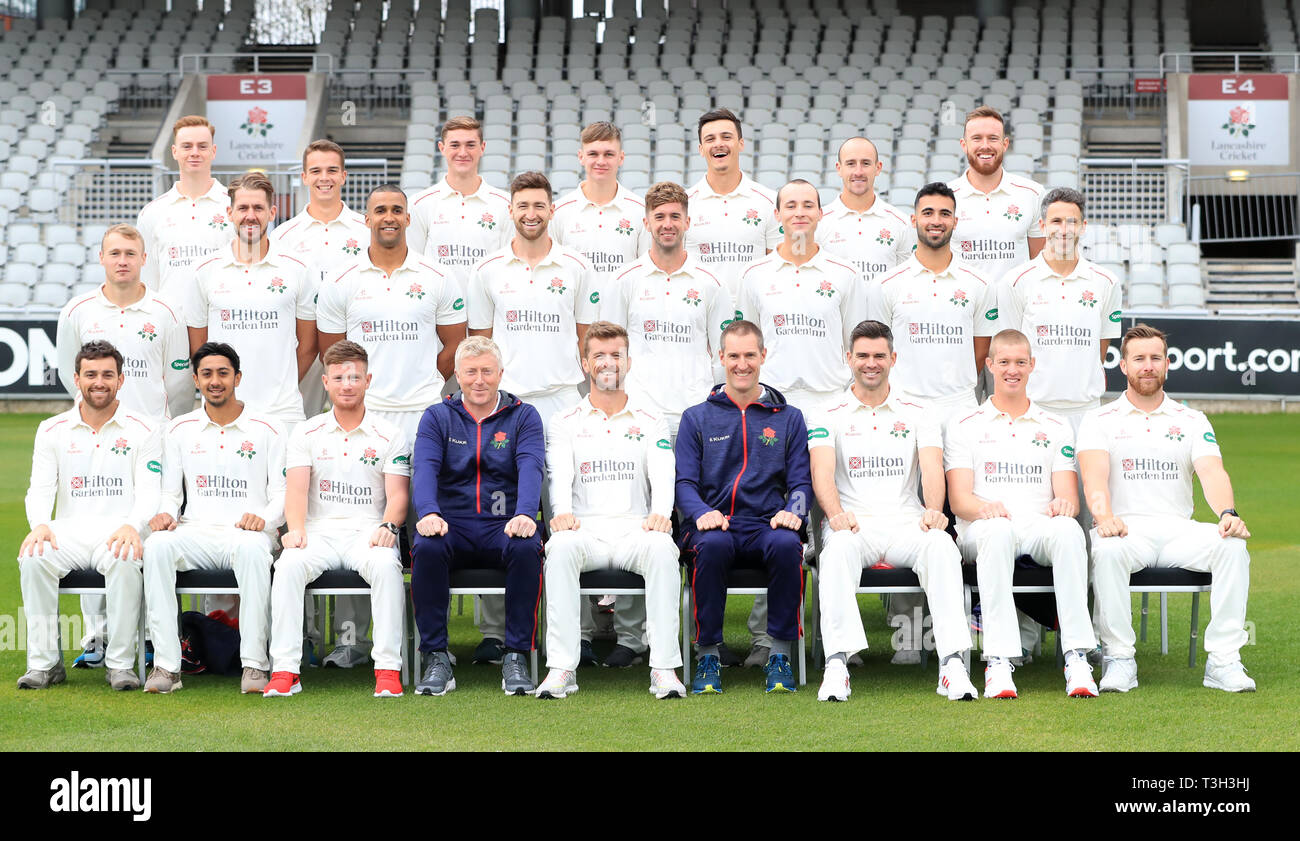 Lancashire (bancata posteriore, sinistra-destra) Brooke ospite, George Lavelle, George Balderson, Jack Morley, Rob Jones, Josh Bohannon e Danny agnello (fila centrale, sinistra-destra) Matt Morbo di Parkinson, Tom Bailey, Liam male, Richard Gleeson, Toby Lester, Tom Hartely, Saqib Mahmood e Graham cipolle (Fila anteriore sinistra-destra) Stephen Parry, Haseeb Hameed, Alex Davies, Coach Glen Chapple, Steven Croft assistant coach Mark Chilton, Keaton Jennings, James Anderson e Dane Vilas durante il media day a Emirates Old Trafford, Manchester. Foto Stock
