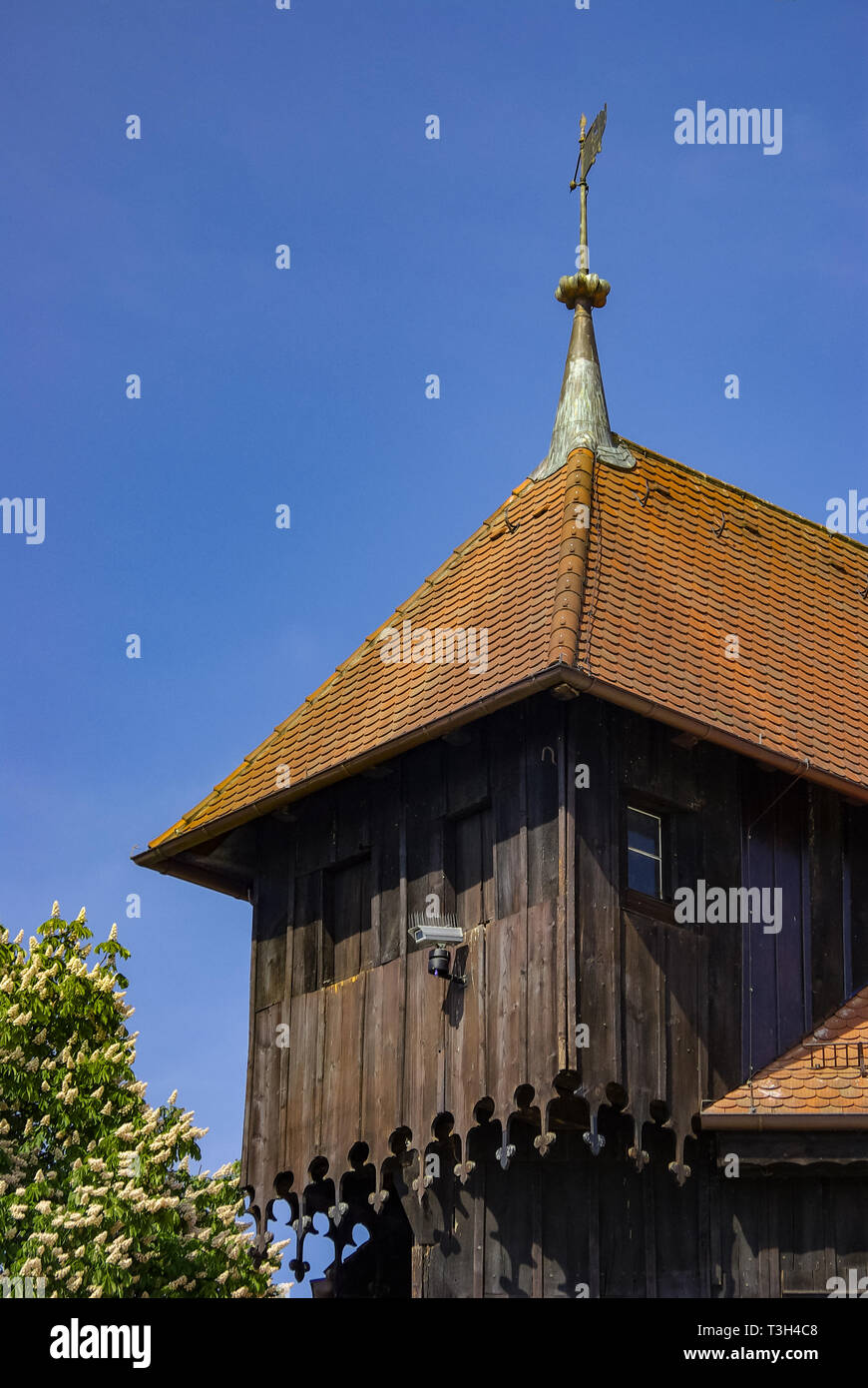 Telecamera di sorveglianza a un edificio nel porto di Costanza sul Lago di Costanza, Baden-Württemberg, Germania. Foto Stock