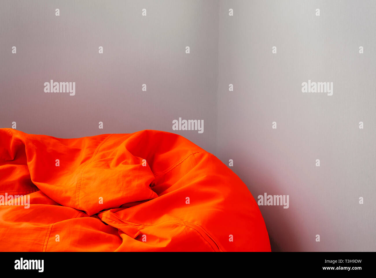 In alto di orange beanbag in camera angolo. Close up. Foto Stock