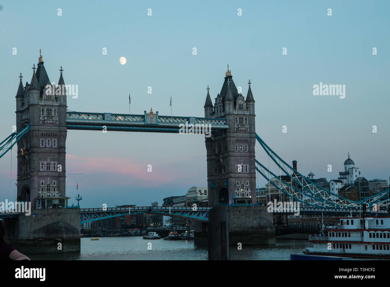 Il Tower Bridge di notte Foto Stock