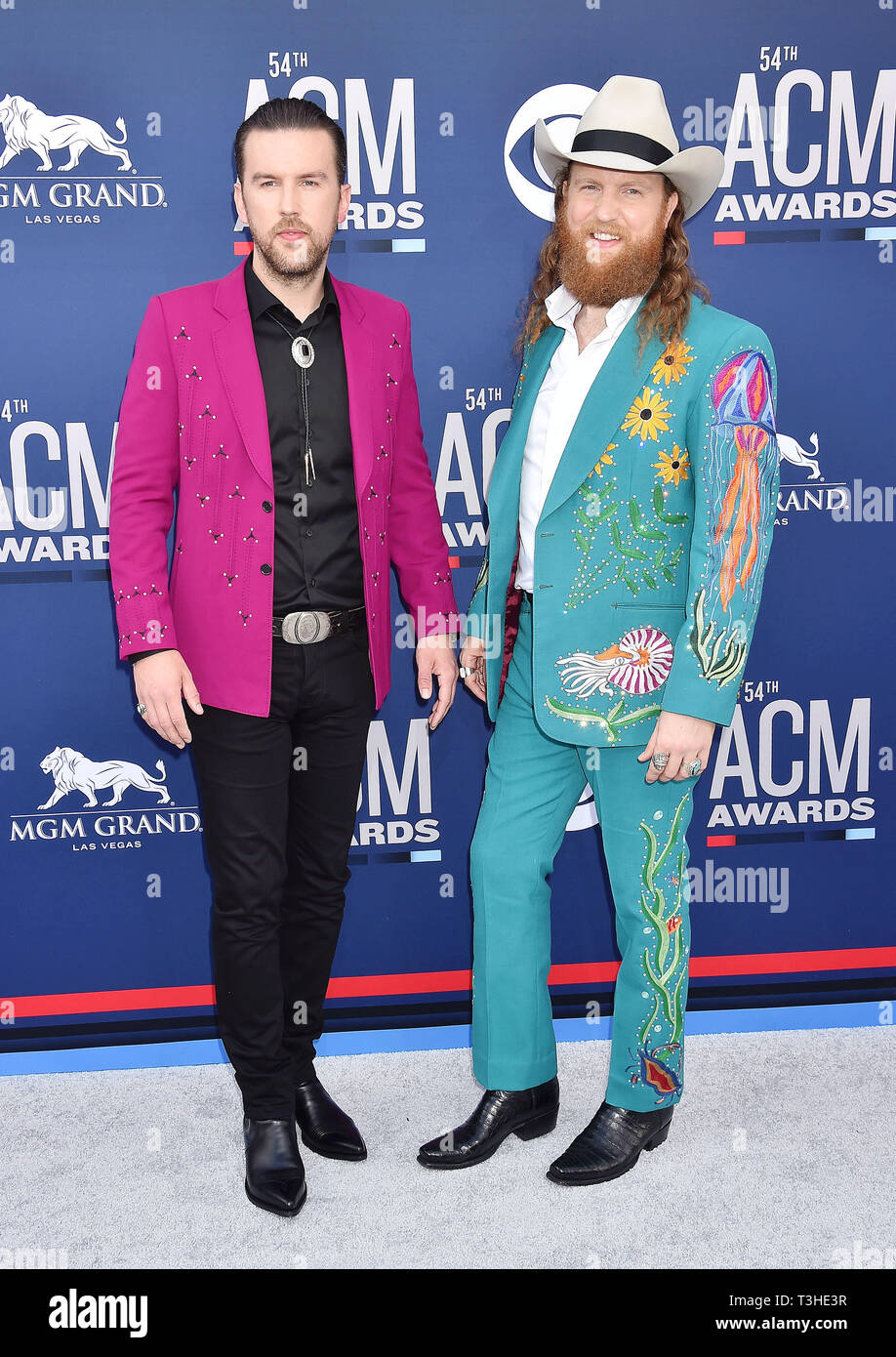 LAS VEGAS, CA - 07 aprile: T.J. Osborne (L) e John Osborne di Fratelli Osborne frequentare la cinquantaquattresima accademia di musica country assegna al MGM Grand Hotel & Casino on April 07, 2019 a Las Vegas, Nevada. Foto Stock