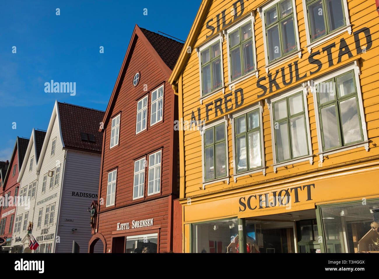 Colorate case di mercanti Bryggen a Bergen in Norvegia Foto Stock Colorate case di mercanti Bryggen a Bergen in Norvegia Foto Stock