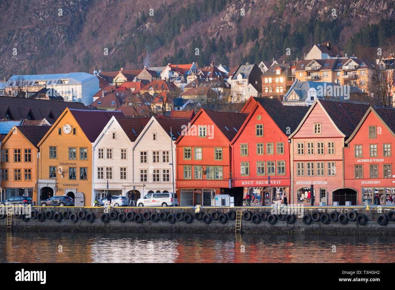 Colorate case di mercanti Bryggen a Bergen in Norvegia Foto Stock Colorate case di mercanti Bryggen a Bergen in Norvegia Foto Stock