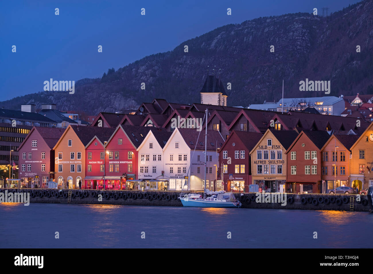 Colorate case di mercanti Bryggen a Bergen in Norvegia Foto Stock Colorate case di mercanti Bryggen a Bergen in Norvegia Foto Stock