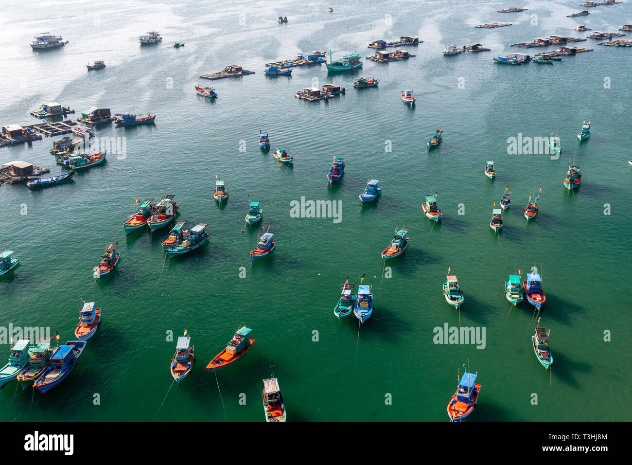 Barche da pesca su un arcipelago Thoi, immagine da Phu Quoc funivia di Hon Thom Island (l'isola di ananas). Foto Stock