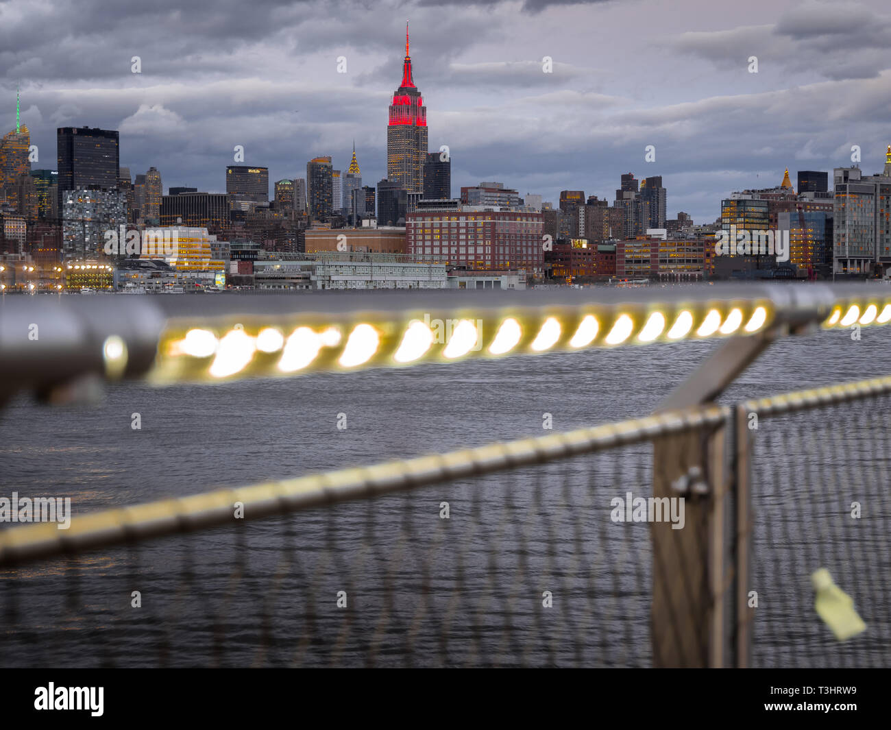 Empire State Building, New York New York, Stati Uniti d'America come visto da Hoboken, New Jersey (NJ) Foto Stock