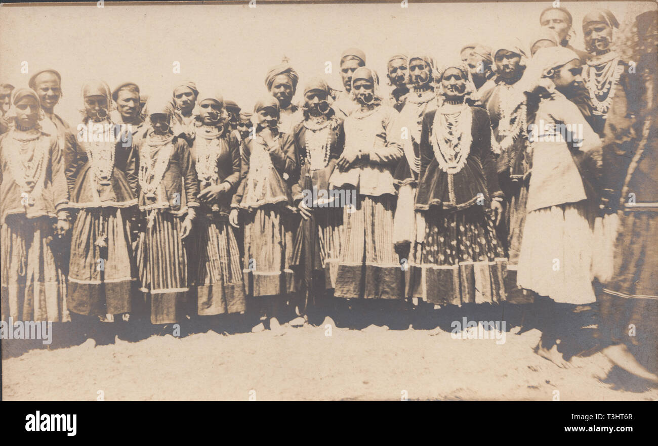 Vintage Cartolina fotografica della tribù delle colline, Simla Hills, India Foto Stock