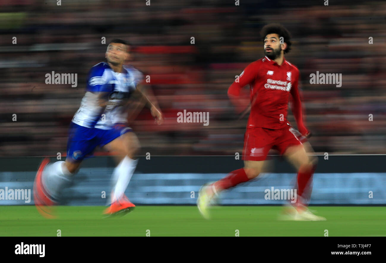 Liverpool è Mohamed Salah (destra) in azione durante la UEFA Champions League quarti di finale, la prima gamba corrispondono ad Anfield, Liverpool. Foto Stock
