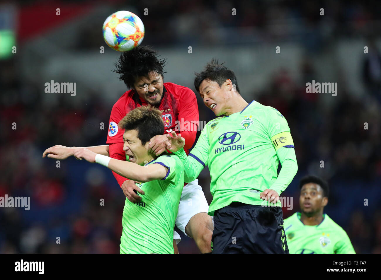 Saitama, Giappone. 9 apr, 2019. (L-R) Kim Min Hyeok (Jeonbuk), Shinzo Koroki (rossi), Hong Jeong Ho (Jeonbuk) Calcio/Calcetto : AFC Champions League 2019 Gruppo G match tra Urawa Red Diamonds 0-1 Jeonbuk Hyundai Motors a Saitama Stadium 2002 a Saitama, Giappone . Credito: Giovanni Osada AFLO/sport/Alamy Live News Foto Stock