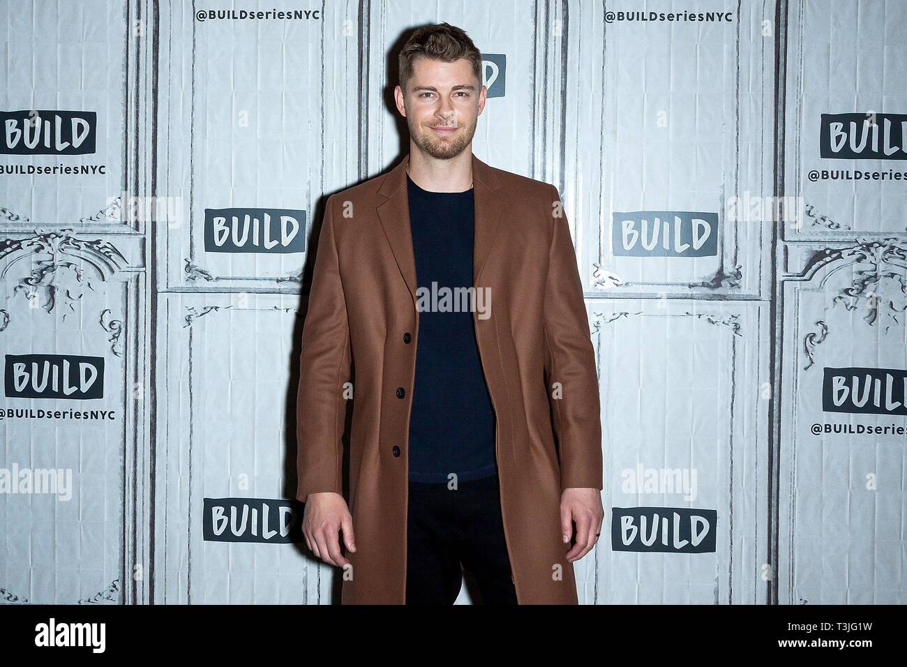 New York, NY, STATI UNITI D'AMERICA. 9 apr, 2019. Luke Mitchell all'interno per AOL costruire serie Candids Celebrity - MER, AOL costruire serie, New York, NY Aprile 9, 2019. Credito: Steve Mack/Everett raccolta/Alamy Live News Foto Stock