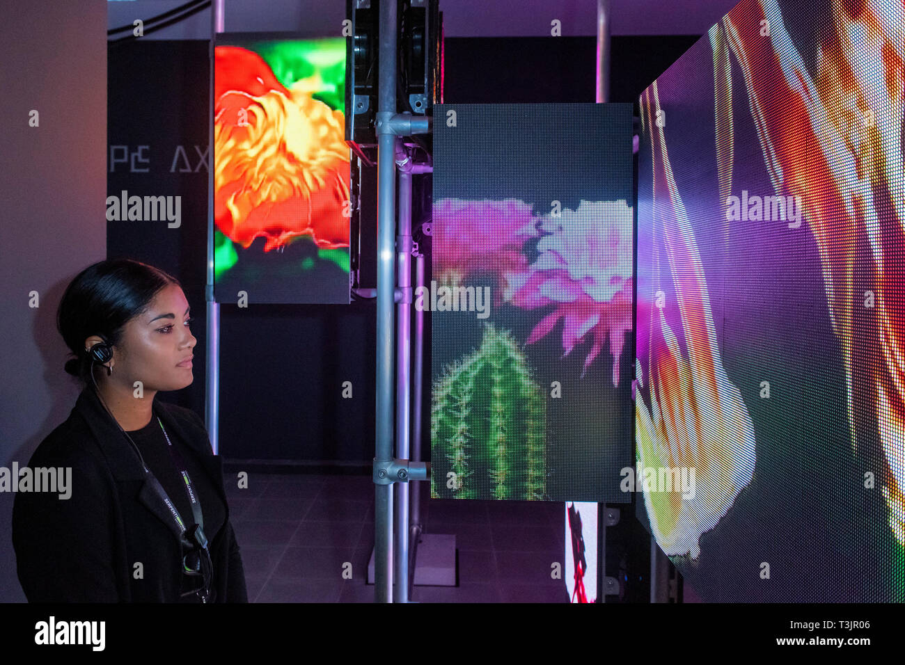 Londra, Regno Unito. Decimo Apr, 2019. Hito Steyerl è di nuovo progetto presso la Serpentine Sackler gallerie. Il suo lavoro considera la potenza e la disuguaglianza nella società, mappatura ineguale distribuzione della ricchezza nelle comunità che circonda la serpentina che è stata registrata come uno dei più socialmente aree irregolari in Europa. Credito: Guy Bell/Alamy Live News Foto Stock