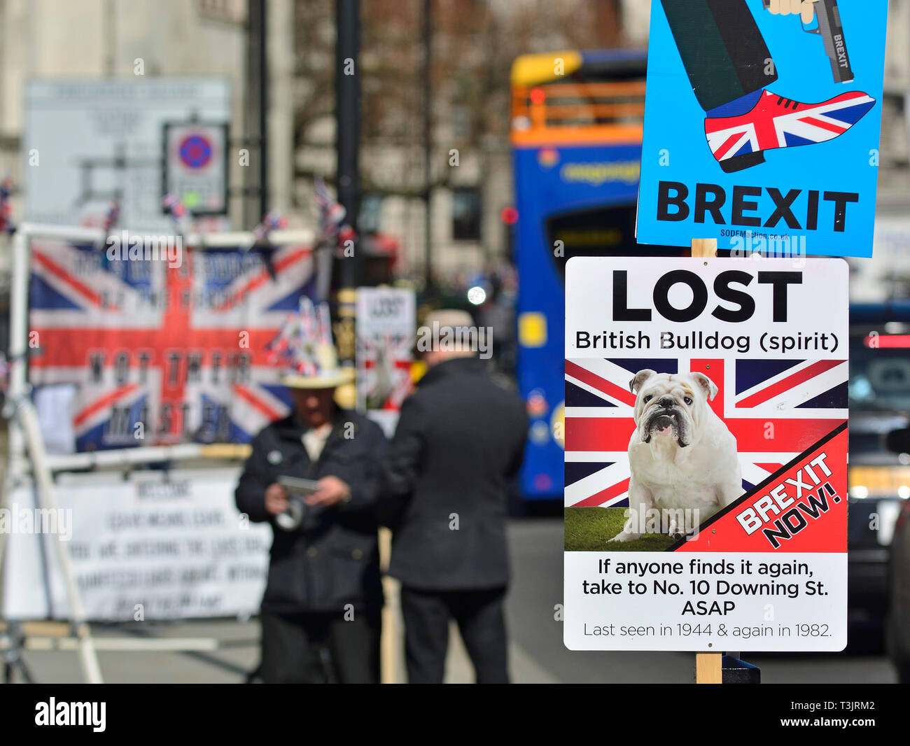 Londra, Regno Unito. Decimo Apr, 2019. Pro- e attivisti Anti-Brexit protestare fuori le case del Parlamento. Credito: PjrFoto/Alamy Live News Foto Stock