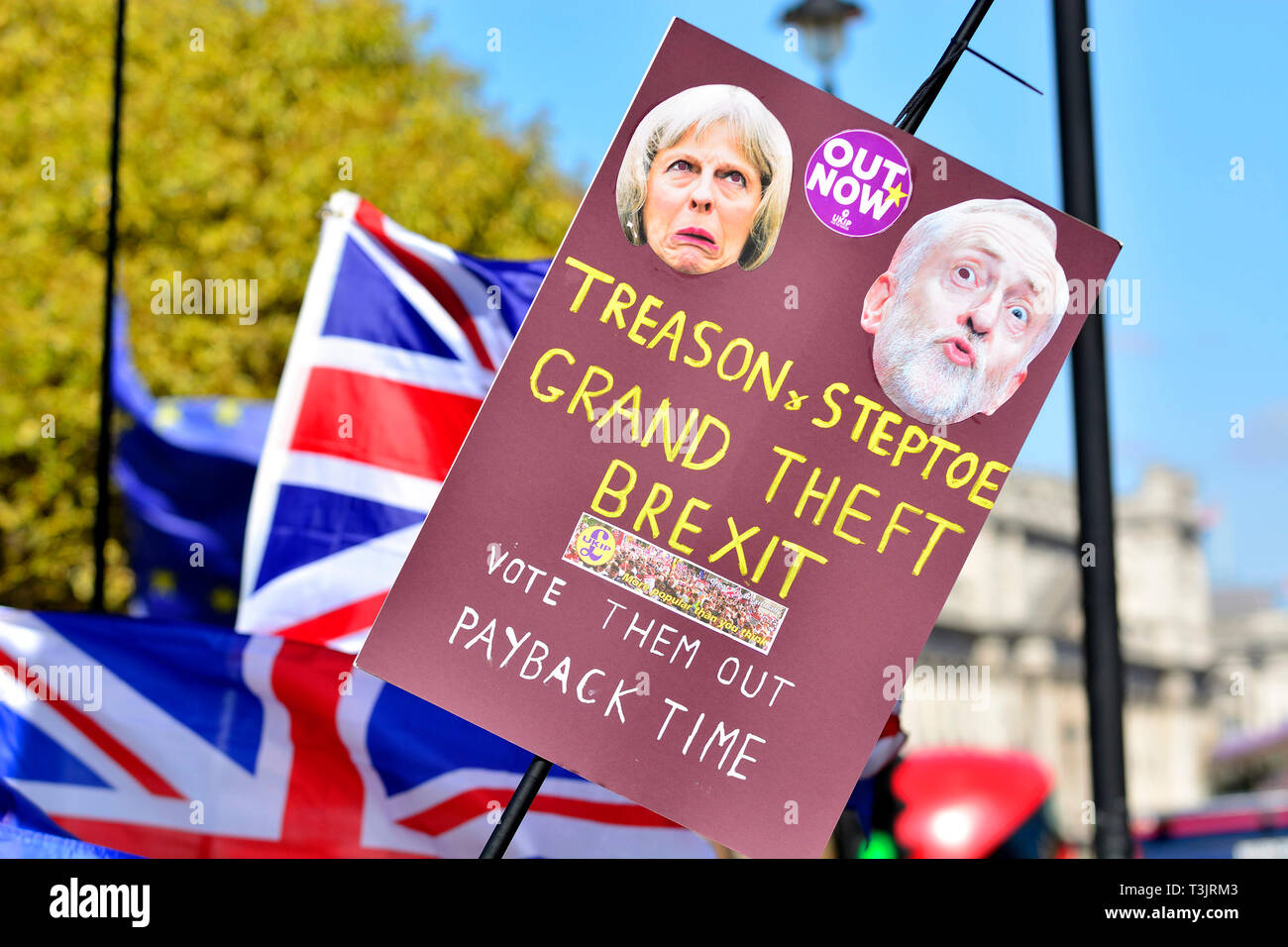 Londra, Regno Unito. Decimo Apr, 2019. Pro- e attivisti Anti-Brexit protestare fuori le case del Parlamento. Credito: PjrFoto/Alamy Live News Foto Stock