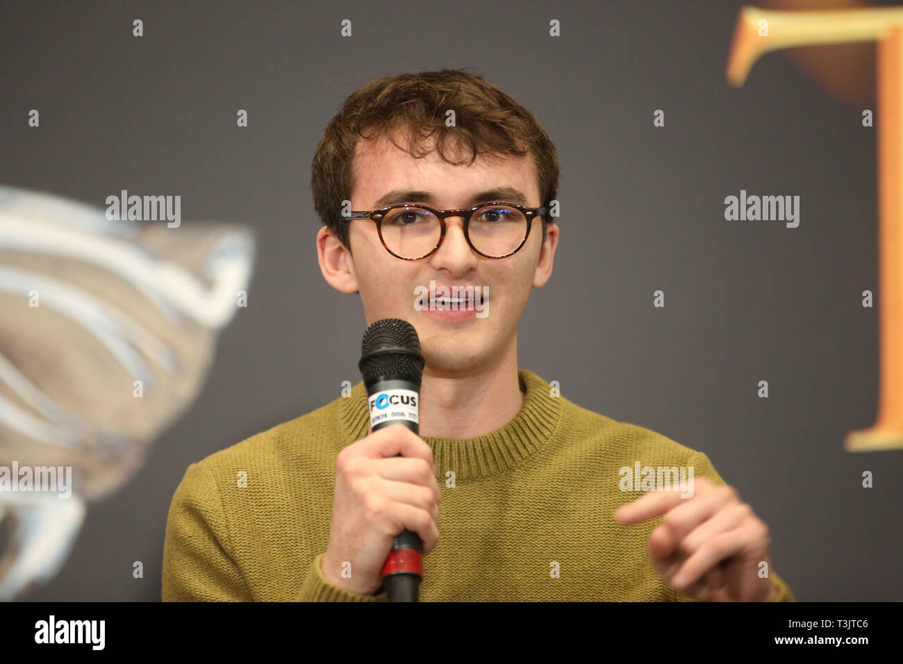 Belfast, Regno Unito. 10 apr 2019. Isaac Hempstead-Wright è un attore inglese noto per il suo ruolo come crusca Stark sulla serie HBO Gioco del trono parla ai media in occasione del lancio del gioco di troni itinerante a Belfast, mercoledì 10 aprile, 2019.altamente prevedibile-mostra sarà aperta al pubblico dal 11 aprile al 1 settembre 2019. I visitatori possono esplorare le impostazioni e visualizzare oggetti autentici da un certo numero di scene. Credito: Paolo McErlane/Alamy Live News Foto Stock